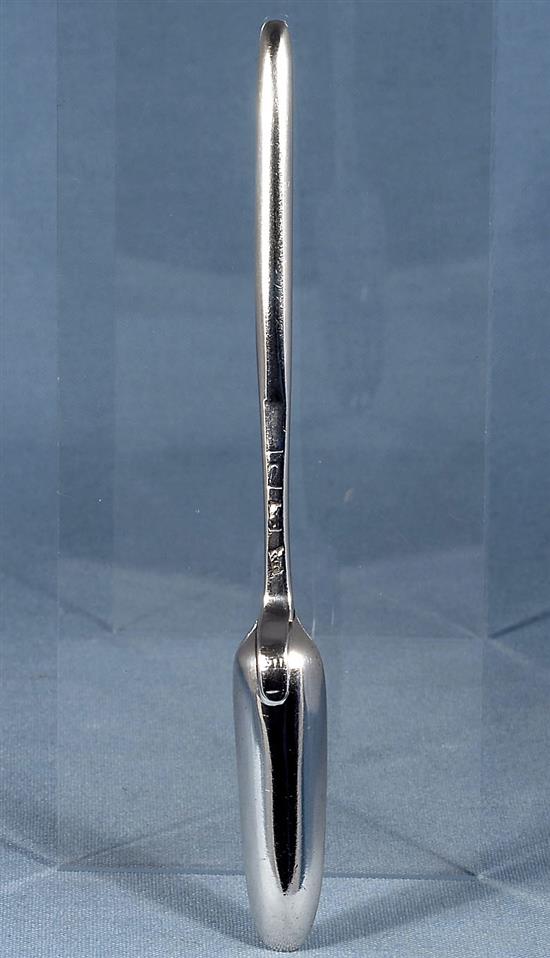 A George III silver marrow scoop, by Thomas & William Chawner, Length: 213mm Weight: 1.5oz/48grms